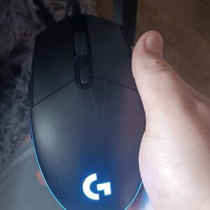 Logitech G203 light sync gamming mouse
